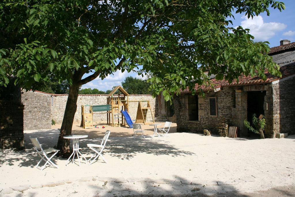 Domaine De Chantageasse Asnieres-la-Giraud Bagian luar foto