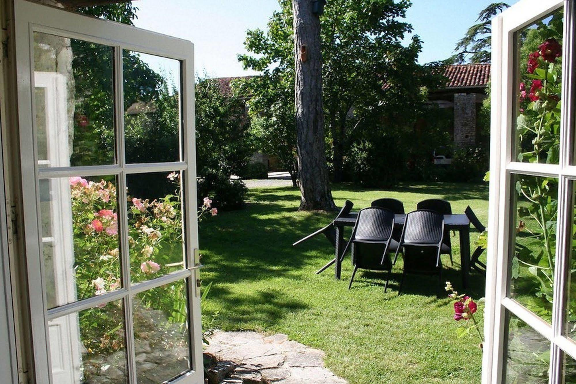 Domaine De Chantageasse Asnieres-la-Giraud Bagian luar foto